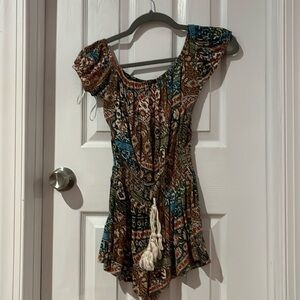 Romper with multiple patterns and a little string at the front waist